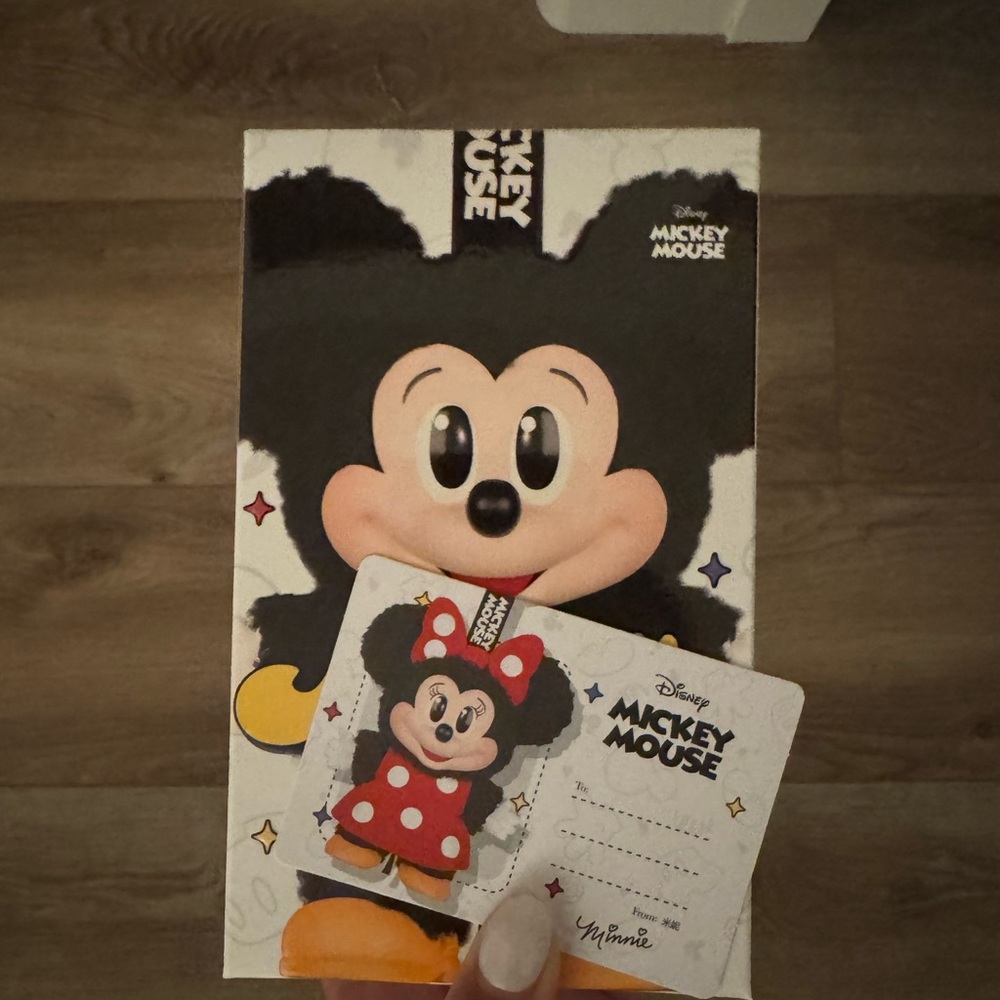 Pop Mart Mickey Family Cute Together Keychain
Series Figures Minnie - Picture 2 of 10